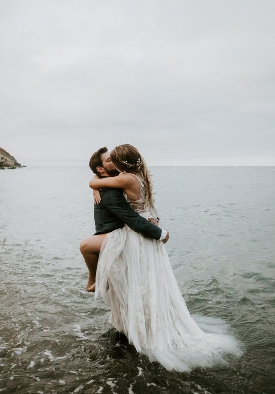 couple kissing on an island