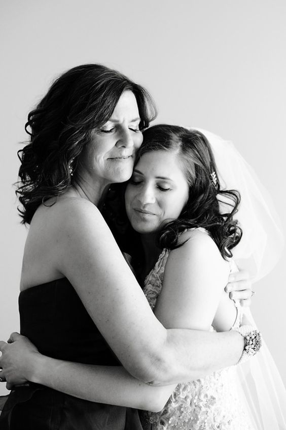 bride hugging mother